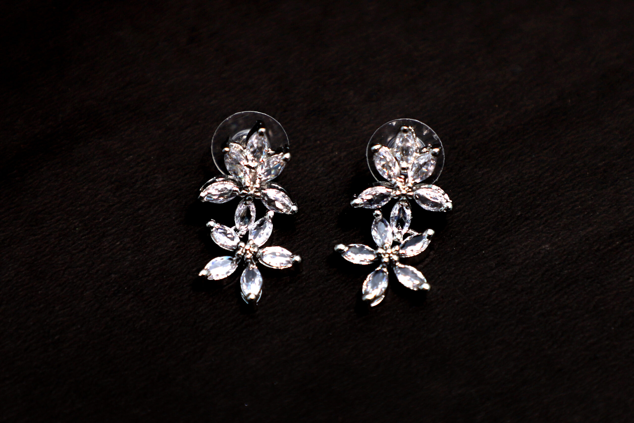 Lustra floral crystal necklace and earring set (Silver) - Image 4